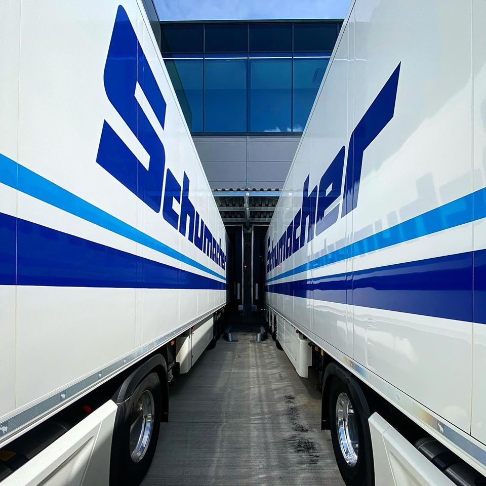 Schumacher LKW an den Rampen